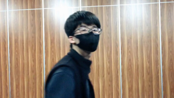 As expected, boys wearing glasses are the hottest... [脱单doge]