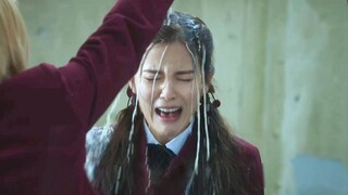 Poor Girl Is Mercilessly BuIIied By The Entire School For Having AlDS