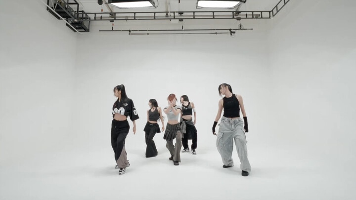 Thực lực đáng sợ quá! Phòng tập BeNaked của nhóm nữ Myera!