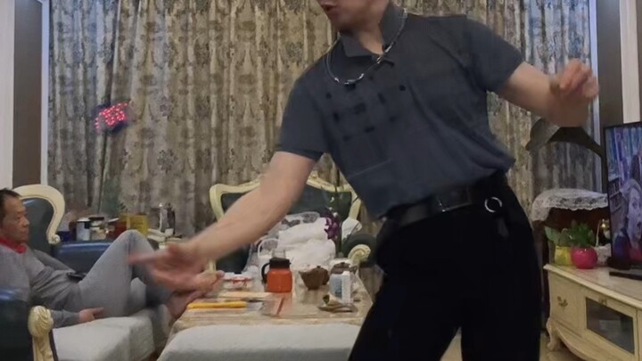 هيا يا أفراد العائلة، قيّموا مستواي في لعب الـ66 كرة!