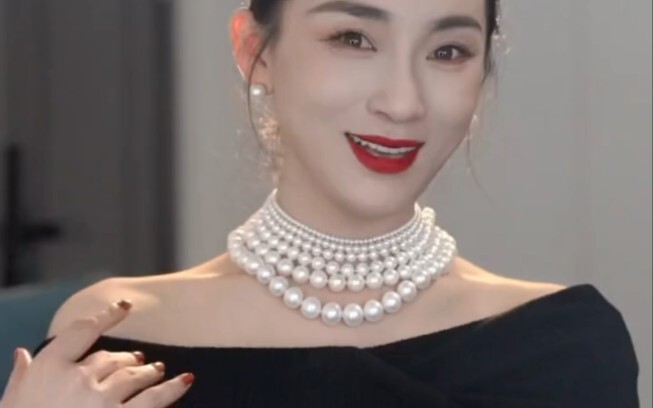 Hasil pemakaian kalung mutiara dengan ukuran berbeda sudah tiba! Perhiasan adalah cerminan kepribadi