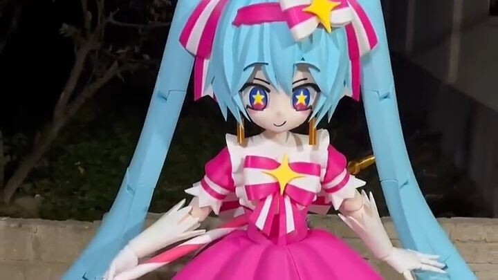 A self-made Instant Reincarnation Hatsune Miku model by an overseas creator 👀