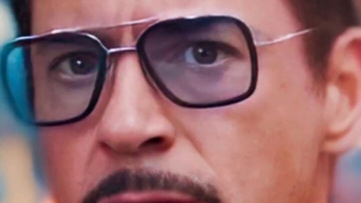 Iron Man adalah wakilnya. Downey yang saat itu sedang putus asa bertemu dengan Marvel yang sedang pu