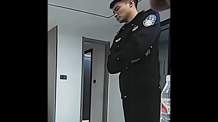 ตำรวจประชาชน ยืนอยู่คือธงชัย ล้มลงคืออนุสาวรีย์อันยิ่งใหญ่