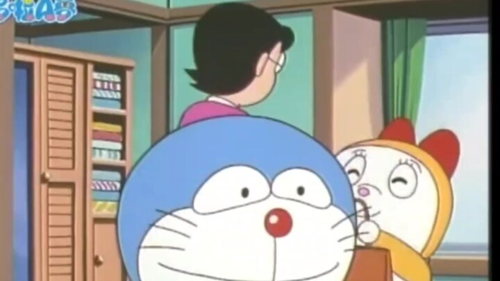 Ekspresi aneh Doraemon