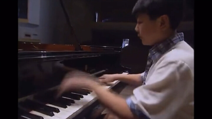 Lang Lang played Chopin's "Etude for Black Keys" at the age of ten