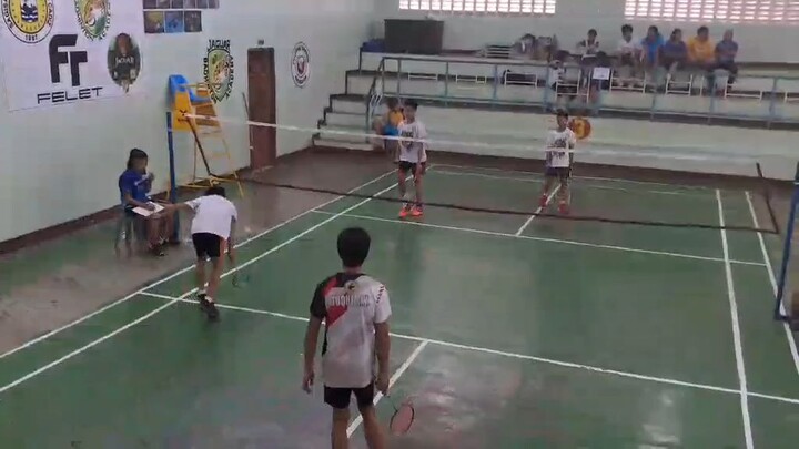 No. 1 supporter sng red dragon ang naka red t-shirt nga lalaki