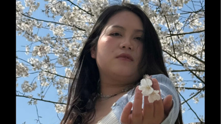 Hai mươi năm sau, xem lại bức ảnh này mới thấy hồi đó mình gầy phết đấy!!!