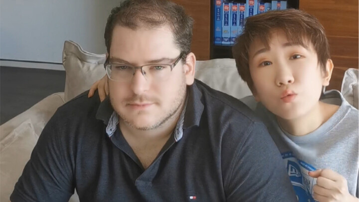 الزوجة السمينة تصر بشدة على أخذ حماتها معها