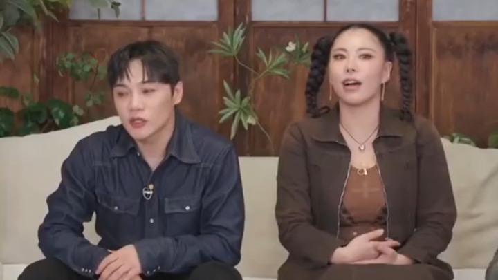 يلخص مصمم الرقصات تشوي يونغ جون أنماط تصميم الرقصات في استوديوهات الرقص الرئيسية الأربعة #exo #BLACK