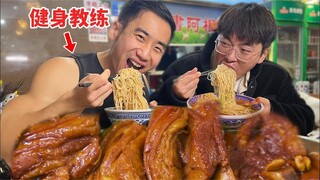 为了狠狠报答健身教练，沐上准备了一顿喷香奢华的美食训练课，这一顿强度拉爆，直接给教练吃通透了！【盗月社】