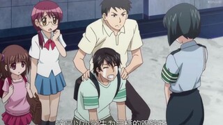 注意看，这个男人穿着纯欲小吊带出现在大街上