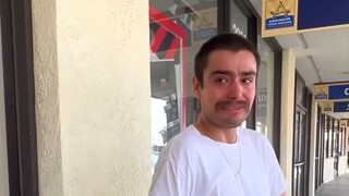 小哥准备了一份惊喜，送给今天遇到的第一个“不顺心”的陌生人