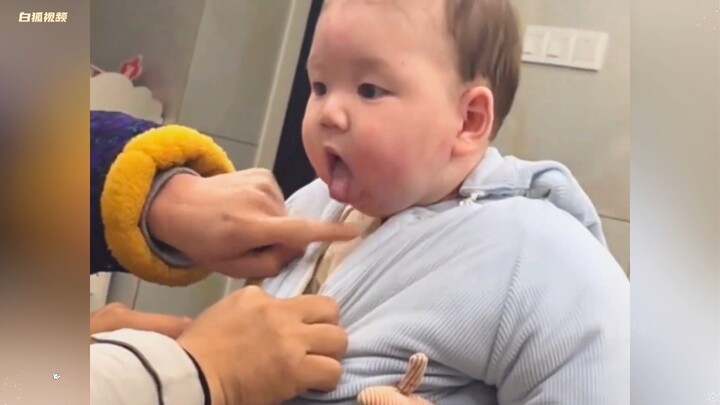 Momen menggemaskan yang menyentuh hati dari bayi manusia, sangat lucu～