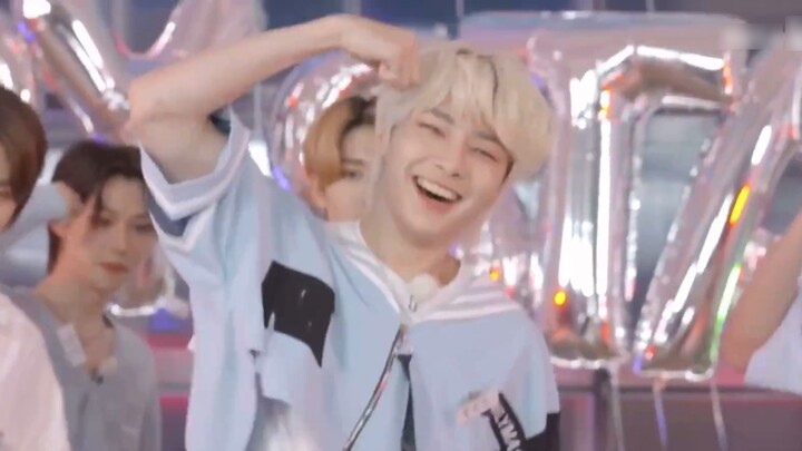 【Stray Kids】Sepertinya ada perselisihan! Apakah normal jika bagian rekan satu tim tidak melompat? (v