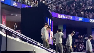 「出言成章」离场时章昊招手在等成韩彬一起搂腰走了！天哪太甜了！#章昊#成韩彬#boysplanet