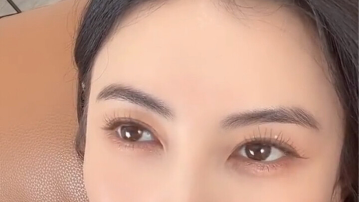 Trương Bá Chi: Mắt tôi ngày càng nhỏ, càng ngày càng nhỏ.