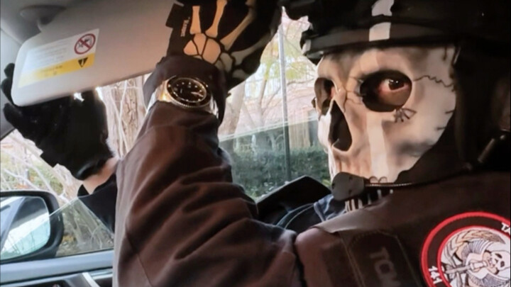 Trung úy không nói gì, chỉ một mực tăng xác suất sống sót.