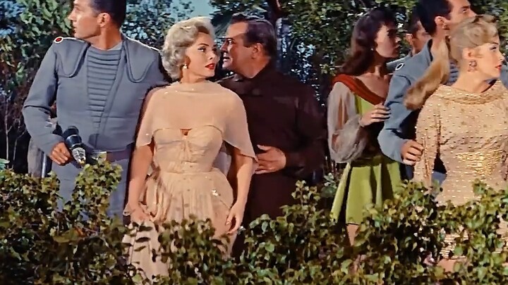 นักบินอวกาศชายสี่คนลงจอดโดยบังเอิญบนดาวเคราะห์ที่มีแต่ผู้หญิง แล้วเรื่องราวจะเป็นเช่นไรต่อไป?