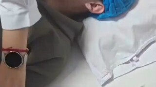 男生做完全麻，躺在病床上胡言乱语，网友：等他醒了给他看