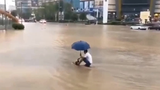Video-video unik saat hujan