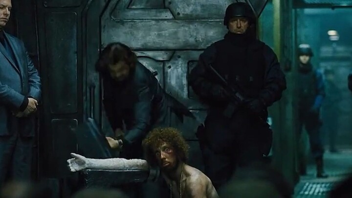 Watch the sci-fi action film “Snowpiercer” in one sitting