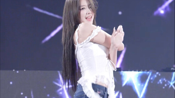 قفز على المسرح الكبير وهو يبكي بصوت عالٍ