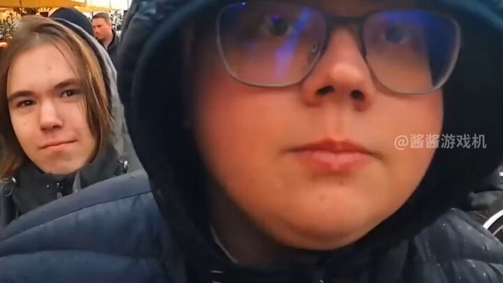 Sau khi tôi đi, đừng để lạc khẩu súng ak của bạn nữa nhé.