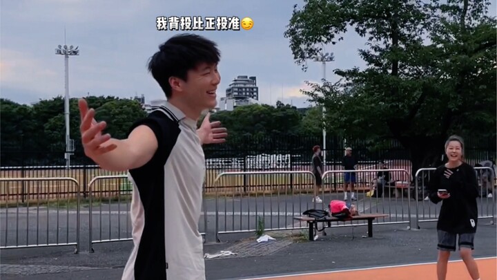 สองพี่ก็ไม่คาดคิดเลย ฉันชู้ตลูกหลังบอร์ดแม่นกว่าชู้ตหน้าบอร์ดอีก 😏