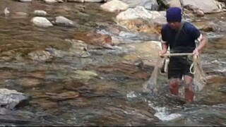 cast net fishing in Nepal | himalayan trout fishing with handmade cast net |