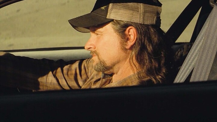 Pengemudi agresif geng jalanan berhadapan dengan polisi yang menyamar, dan akhirnya sangat memuaskan