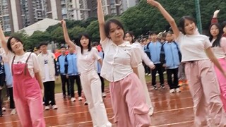 Kpop人狂喜！少女时代与防弹的结合荣获校运会开幕式第一名