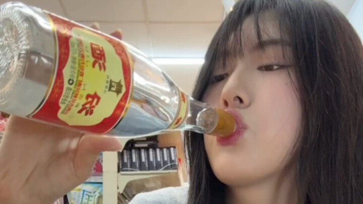 How much alcohol does Jiumengzi drink in a day?