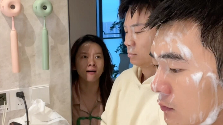 إنها لعبة طفولية للغاية بالنسبة للأطفال، ولكنها مناسبة تمامًا للكبار للعب بها