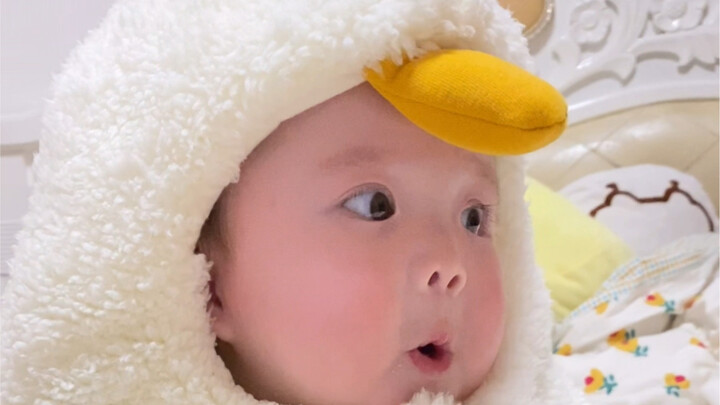 Bé con sợ hết hồn vì bố.