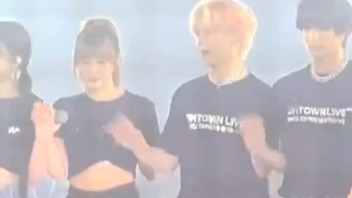 【aespa نينغ يي تشو】هل هذا يعني أننا نطلب منه أن يرفع رأسه بسرعة؟ 😂