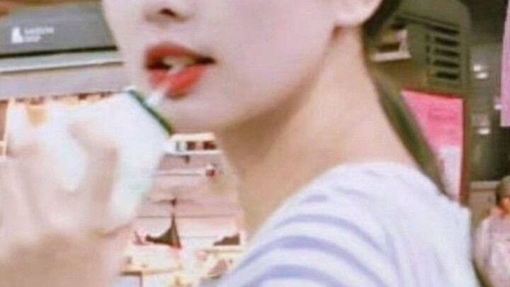 Aku kaget! Dia cantik banget waktu umur 20 tahun!!!