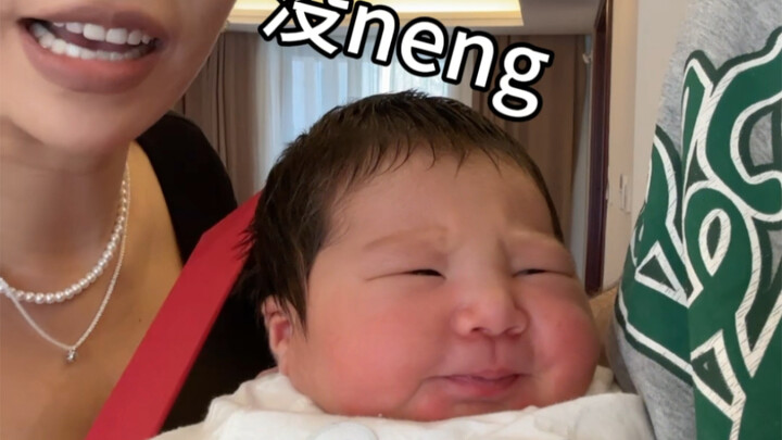 วิดีโอ “แกะกล่องลูกน้อย” หลังคลอดของคุณครูตี๋