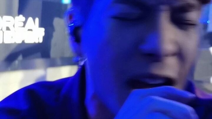 Seperti apa rasanya nyanyi tepat di depan wajah Wang Jia’er??