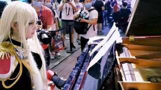 Firefly Azur Lane Booth Bismarck memainkan "Deutschland"