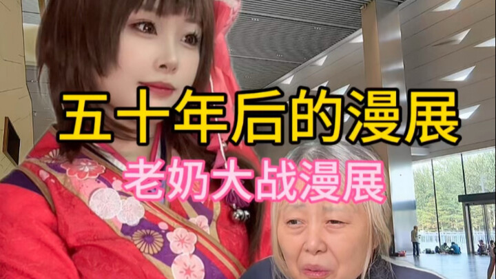 Fifty Years Later: Grandma Cosplayer Bravely Tries Out a Comic Convention