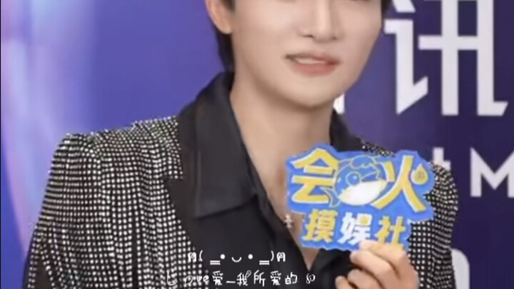 【โจวเซิน】พิธีกร: ปีหน้าจะมีทัวร์คอนเสิร์ตอีกไหม?   เซินเป่า: อ๋อ!! อันนี้ยังบอกไม่ได้ [ส่งสายตา] หรื