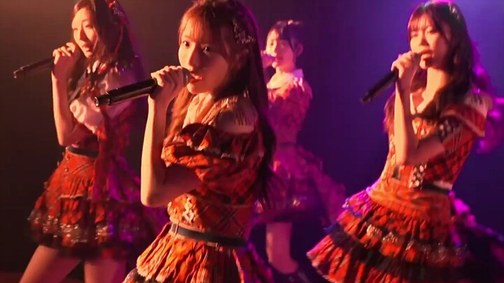 AKB48 - Skirt Hirari