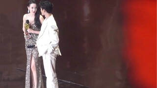 Help! They look like a couple straight out of a novel!