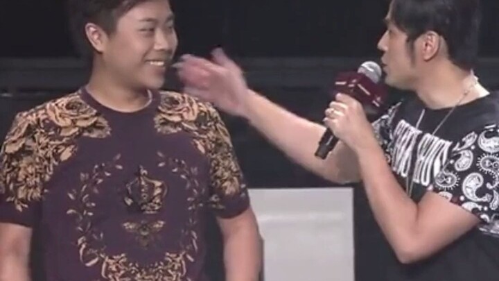 【ذلك الرجل】 في ذروة مجده، حتى لو بين ويي وجوه جيه لين كانا يأخذان الميكروفون!