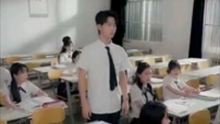 48. Poor girl who was bullied by classmates was favorite of the school bully transfer student!