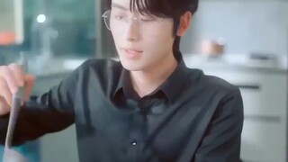 สาวพนักงานเมาหนัก...เผลอตื่นมาบนเตียงบอสตัวเอง