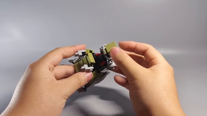 [Building Brick MOC] Mecha berawak, yang pertama dalam seri "Royal Iron" (termasuk tutorial)