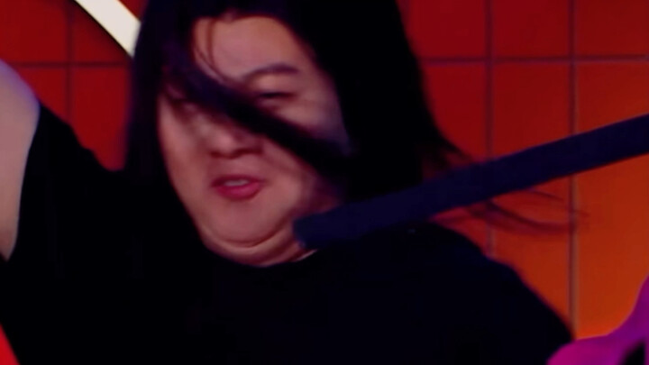 Gao’s super version of Liu Huan! I’m laughing my head off! Haha haha! I’m really cracking up! Everyo