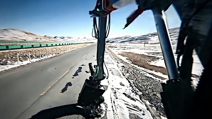 แขกจากแดนไกล โปรดอยู่ต่อเถิด ข้าจะมอบผ้าฮัทจาสีขาวบริสุทธิ์ให้แก่ท่าน